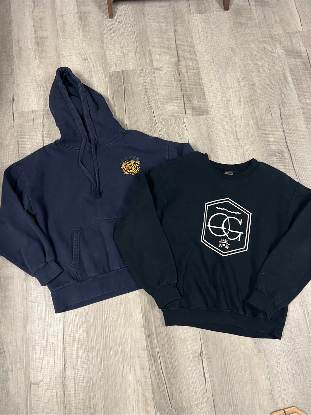 Men's Navy Graphic Sweatshirts - Brixton and OBEY sz Small